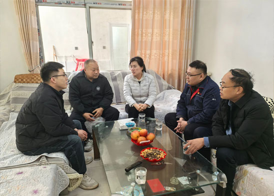 暖心訪(fǎng)一線(xiàn) 聚力啟新程 | 半導(dǎo)體材料板塊開(kāi)展春節(jié)前走訪(fǎng)慰問(wèn)一線(xiàn)職工活動(dòng)